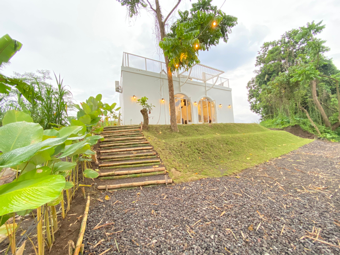 Exterior & Views 4