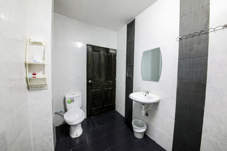 Bathroom 4, 118 Beach Walk Stay, Phuket Island