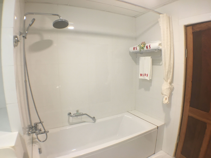 Bathroom, Luganvilla Business Hotel and Restaurant, Luganville