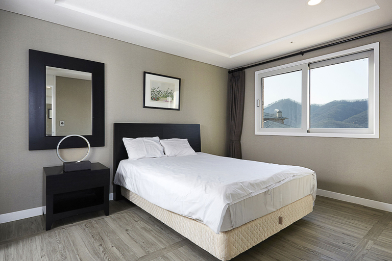 Bedroom 3, Oak Valley Valley Village, Hoengseong