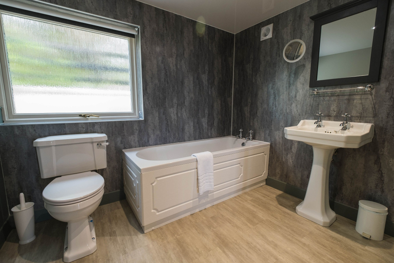 Bathroom 4, Summer Isles Hotel, Highland