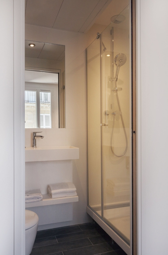 Bathroom 4, Hôtel Le Mireille, Paris