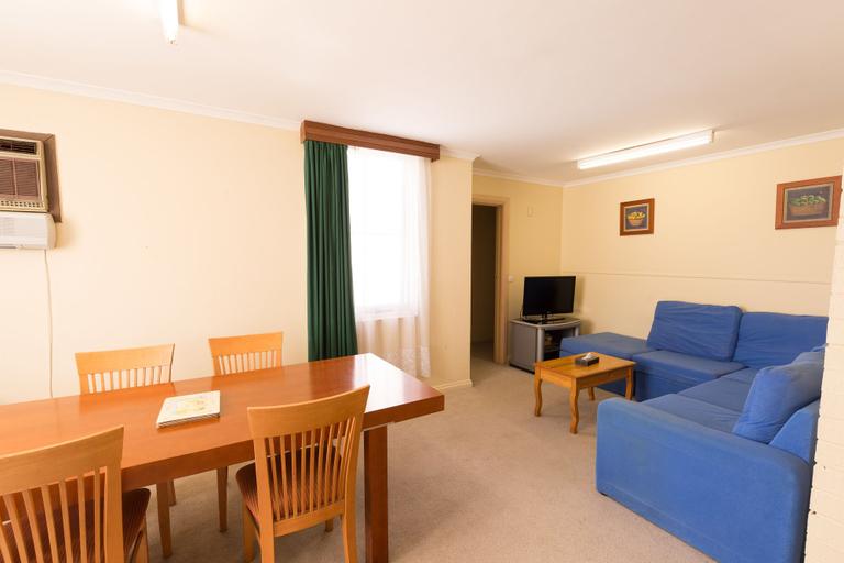 Others 5, Chadstone Executive Motel, Melbourne