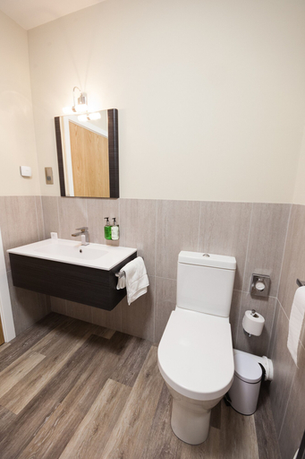Bathroom 5, Crown Lodge Hotel, Cambridgeshire