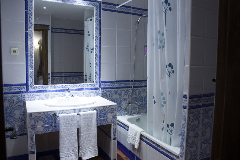 Bathroom 4, Palacio De Monjaraz, Ávila