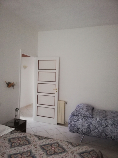 Bedroom 4, Là Mì Cà, La Spezia