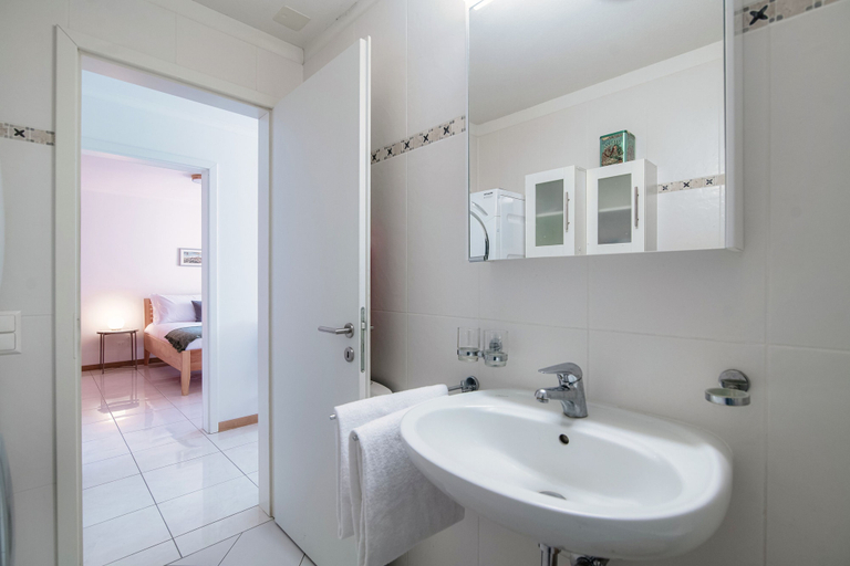 Bathroom 5, Minusio Apartment, Locarno