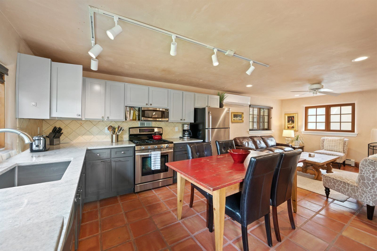 Others 5, Casita de las Aves - Unbeatable Location, Spacious Yard, Santa Fe