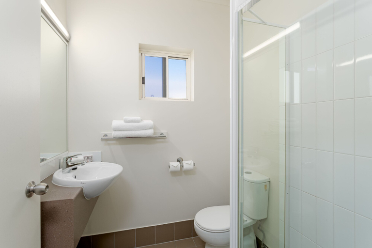 Bathroom 4, Redcliffe Motor Inn, Redcliffe-Scarborough