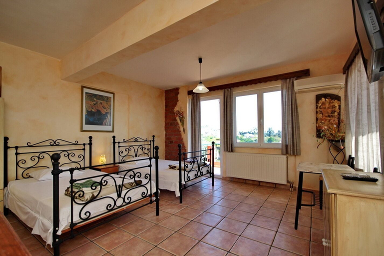 Bedroom 5, Aphrodites Studios, Central Greece