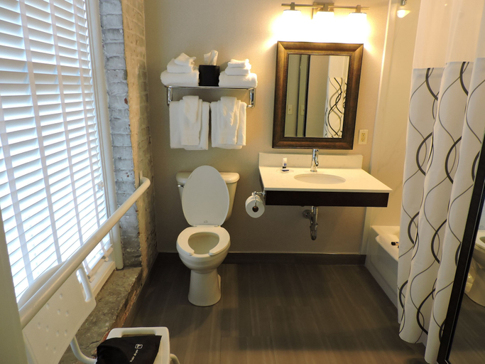Bathroom 4, Best Western Plus St. Christopher Hotel, Orleans