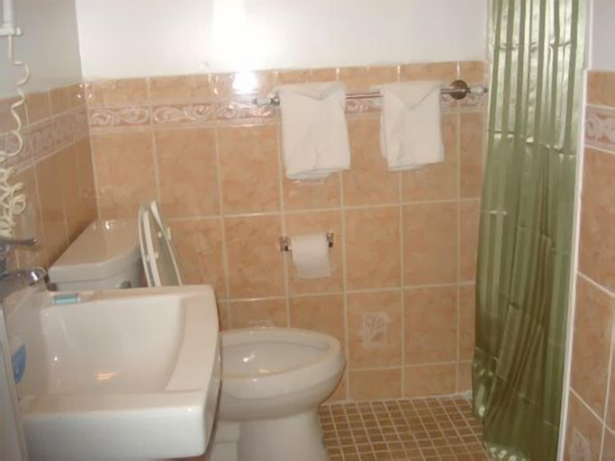 Bathroom, New Sea Breeze Motel, Atlantic