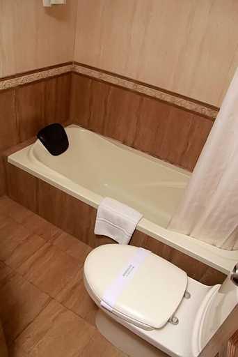 Bathroom 5, Hotel Swiss Garden, Dhaka