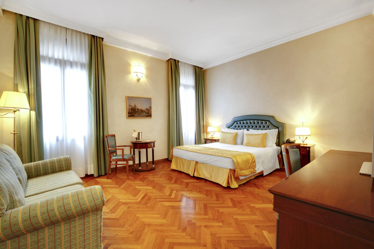 Bedroom 3, Hotel Dona Palace, Venezia