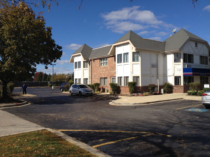 Exterior & Views 2, Motel 6 Palatine, IL - Chicago Northwest, Cook
