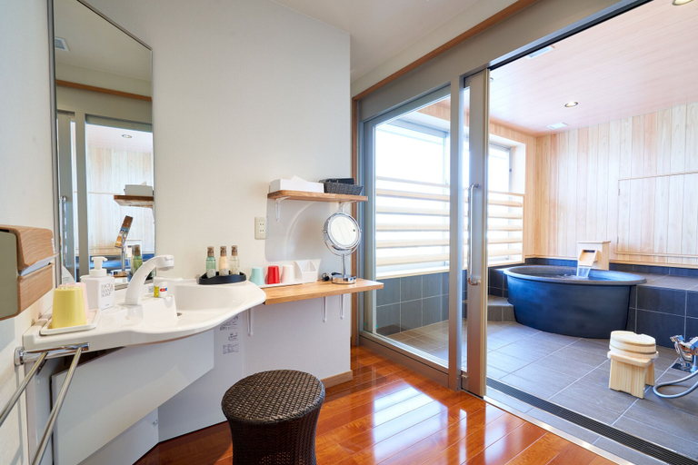 Bathroom 5, Tendo Hotel, Tendo