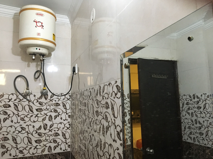 Bathroom 3, Hotel The Tanish, Delhi