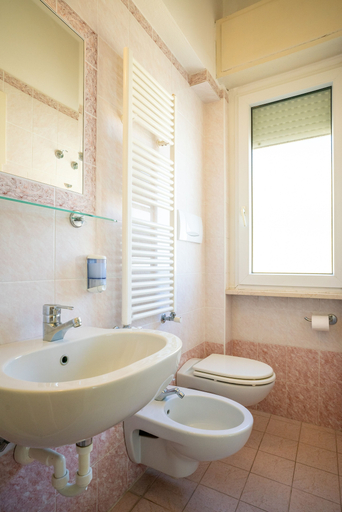 Bathroom 4, Hotel Radar, Rimini