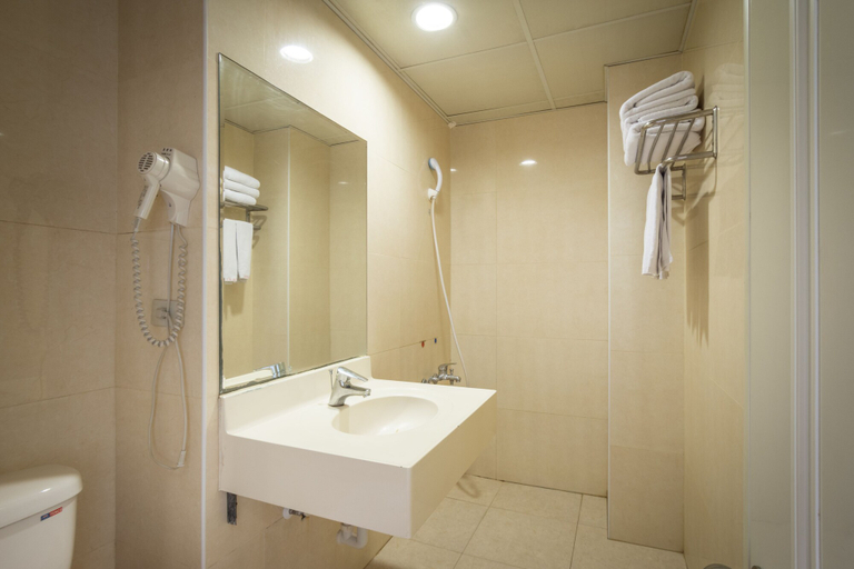 Bathroom 5, Apple Hotel, Taitung