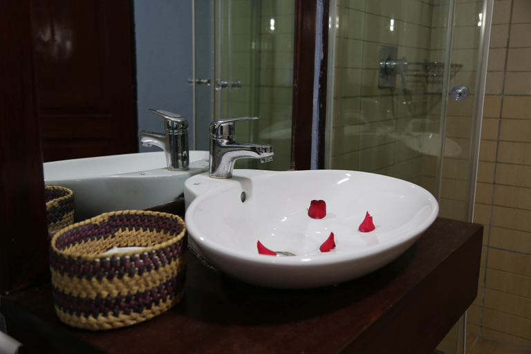 Bathroom 5, Malkia Trees Lodge, Arusha Urban