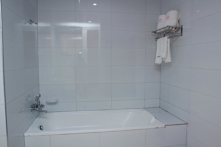 Bathroom 3, Kenlon Hotel, Kampala