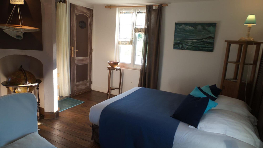 Bedroom 2, Chambres d'Hôtes - Les Vallées, Calvados