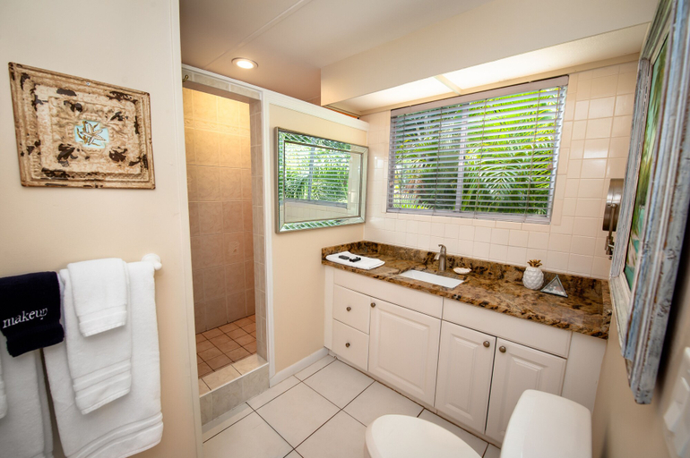 Bathroom 4, Cedar Cove Resort and Cottages, Manatee