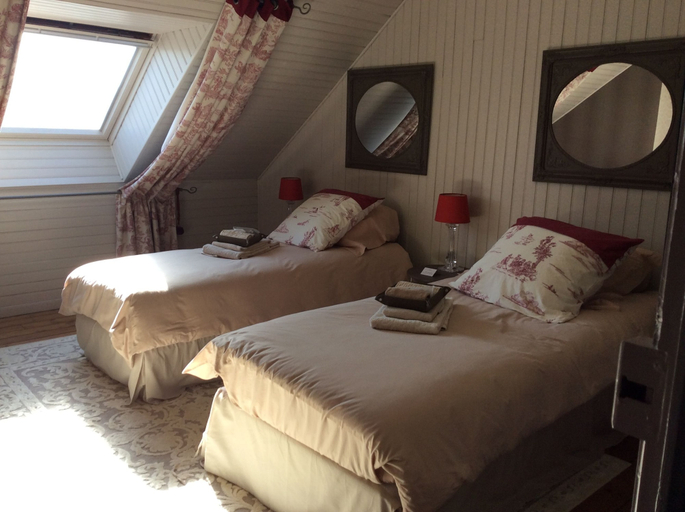 Bedroom 3, Les Lamartine, Sarthe