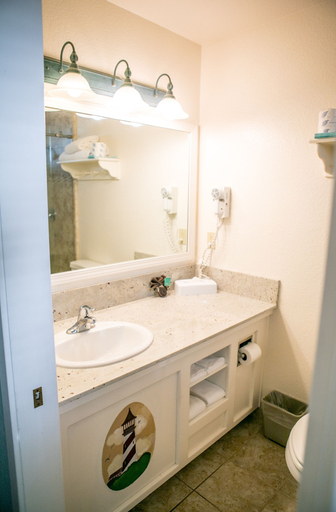 Bathroom 4, Sea Otter Inn, San Luis Obispo