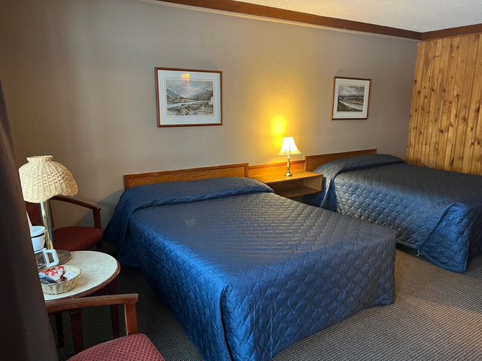 Bedroom 3, Glacier View Inn, Yukon