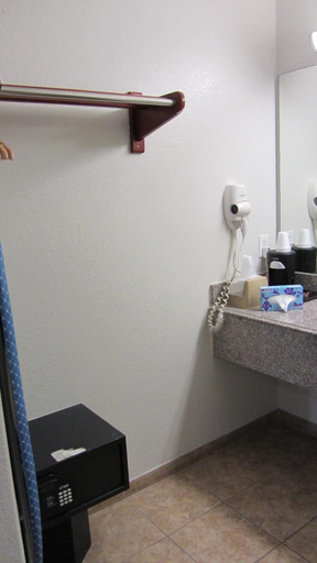 Bathroom 5, Regency Inn, Montgomery