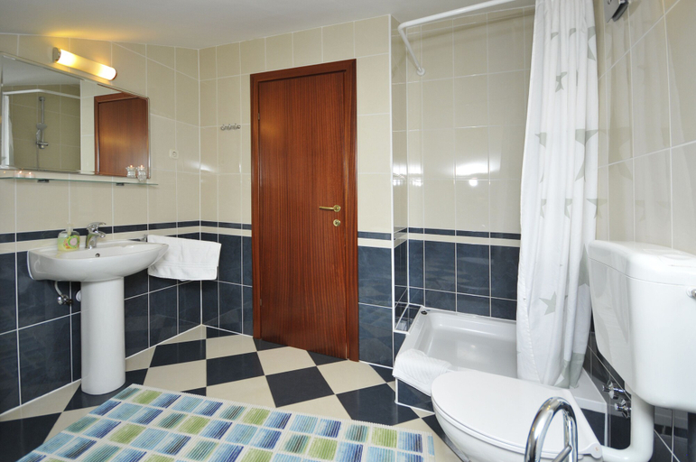 Bathroom 4, Apartments Roza, Trogir