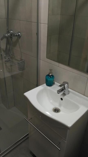 Bathroom 4, Zamora Apartments, Zamora