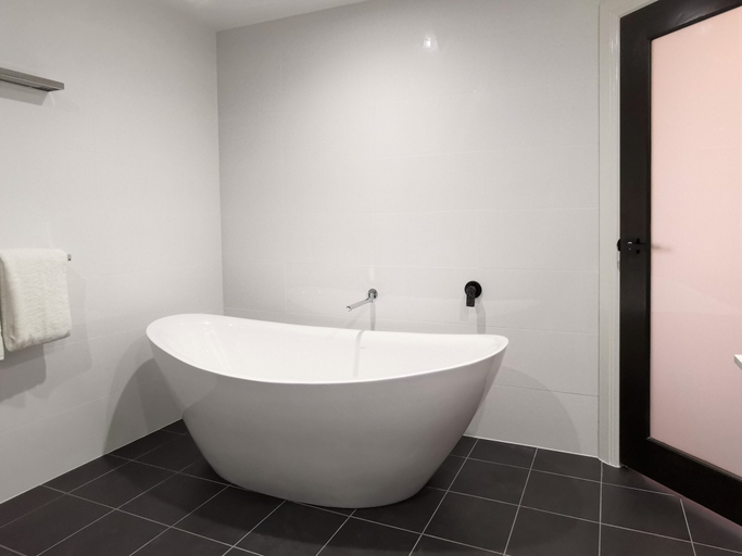Bathroom 4, The Abbey Motel Goulburn, Goulburn Mulwaree - Goulburn