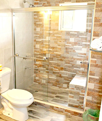 Bathroom 4, Starlight Chalet