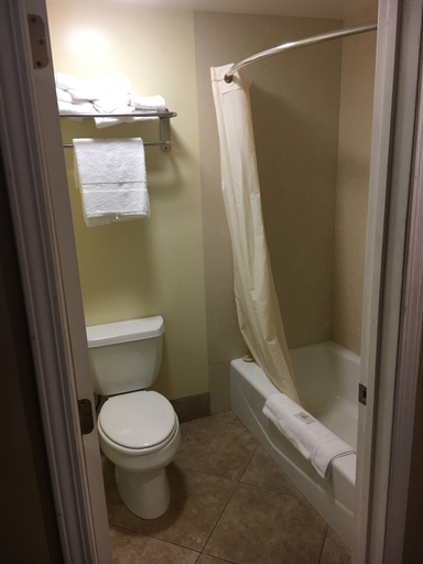 Bathroom 3, Garden Inn & Suites, Los Angeles