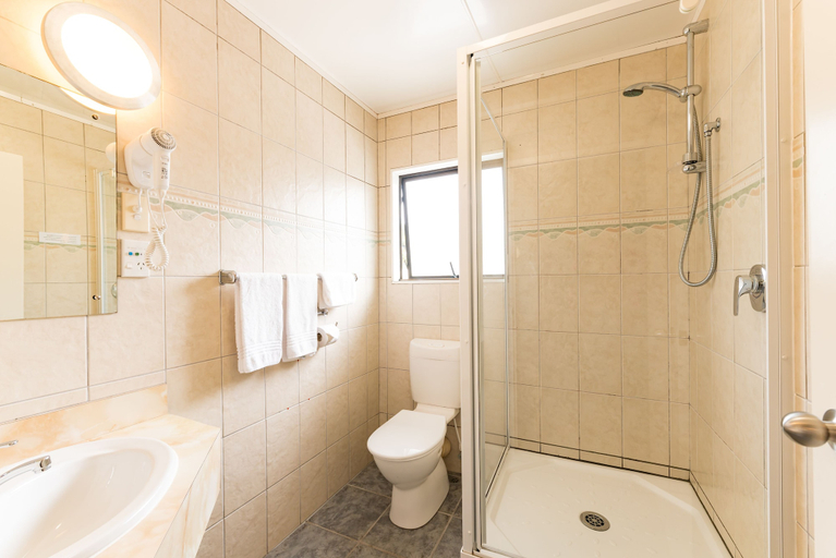 Bathroom 4, Dolphin Motel, Far North