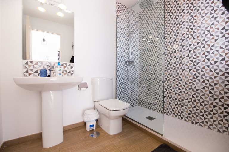 Bathroom 4, Surfers Retreat - Hostel - Adults Only, Las Palmas