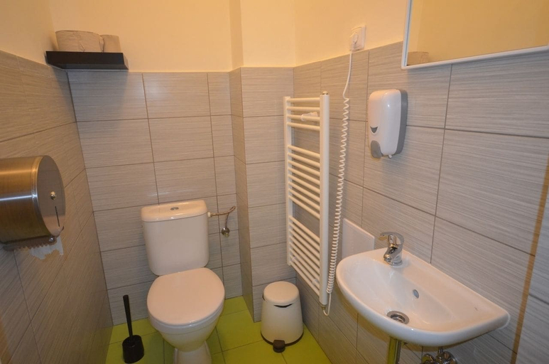 Bathroom 4, Travel & Joy backpackers, Praha 1