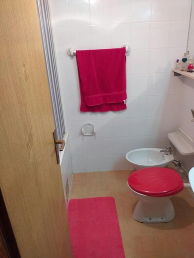 Bathroom 3, City Center Apartment