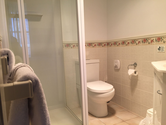 Bathroom 5, Art Hotel on York, Launceston - Pt B