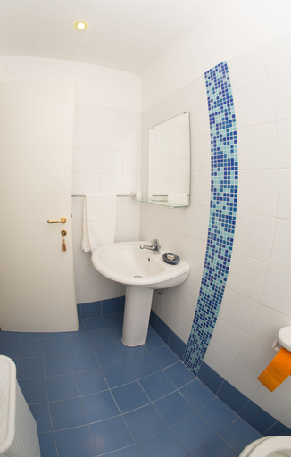 Bathroom 5, B&B Casa Catalano, Bari