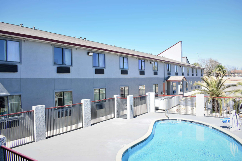 Super 8 by Wyndham New Braunfels I-35, Comal