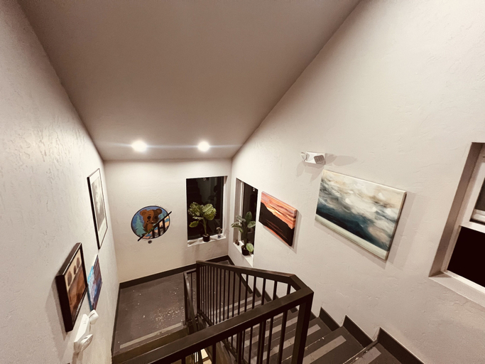 Others 3, Treeline Hostel, Park