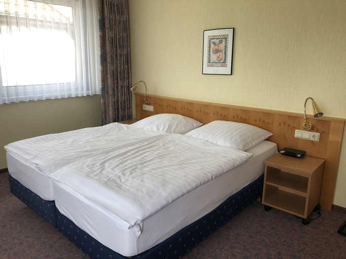 Bedroom 3, Landgasthaus Zur Linde, Northeim