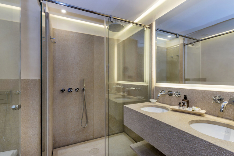 Bathroom 5, Es Moli Hotel, Baleares