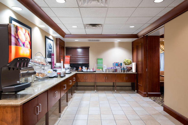 Food & Drinks 5, Hampton Inn Roanoke/Hollins - I-81, Roanoke