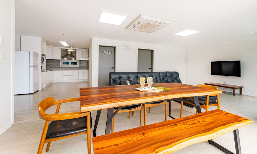 Others 5, By The Sea Pension, Tongyeong