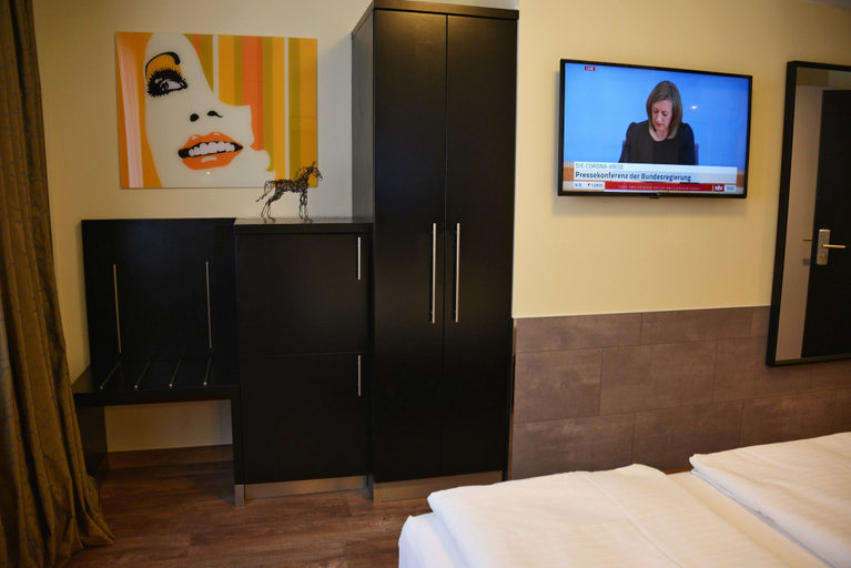 Bedroom 3, Hotel Belle Blue, München