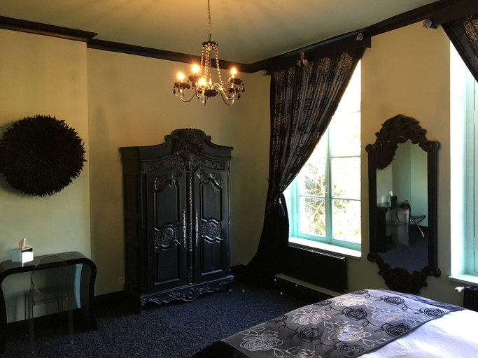 Bedroom 4, Maison de Plumes, Pas-de-Calais